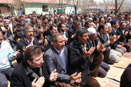 Gever'de 'Sivil Cuma namazı' 45