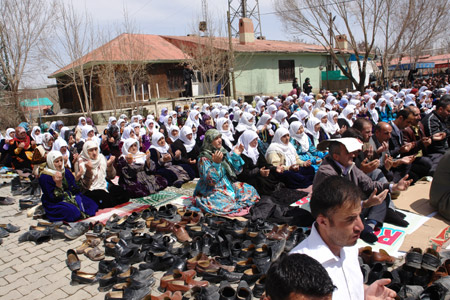 Gever'de 'Sivil Cuma namazı' 46
