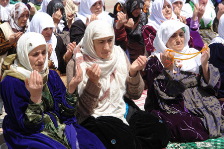 Gever'de 'Sivil Cuma namazı' 47