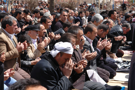 Gever'de 'Sivil Cuma namazı' 48