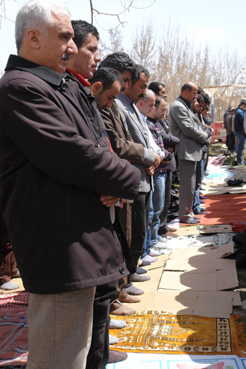 Gever'de 'Sivil Cuma namazı' 50