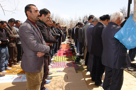 Gever'de 'Sivil Cuma namazı' 51