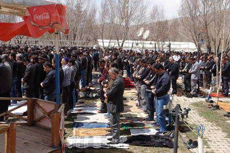 Gever'de 'Sivil Cuma namazı' 52