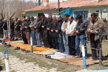 Gever'de 'Sivil Cuma namazı' 53