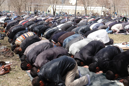 Gever'de 'Sivil Cuma namazı' 56