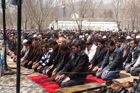 Gever'de 'Sivil Cuma namazı' 57