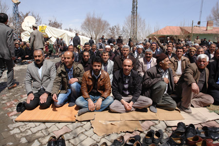 Gever'de 'Sivil Cuma namazı' 60