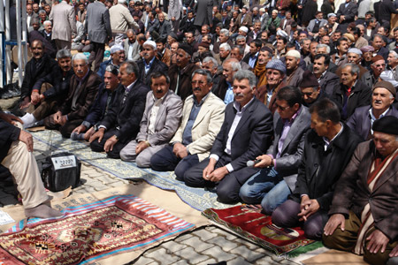 Gever'de 'Sivil Cuma namazı' 7