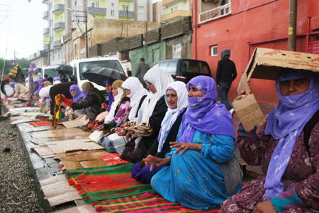 Yağmur altında 'sivil cuma' 22