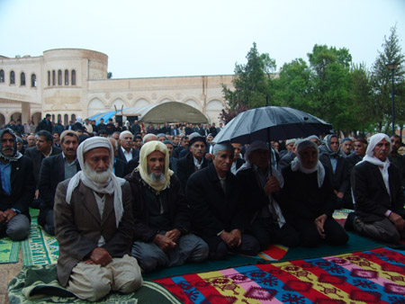 Yağmur altında 'sivil cuma' 49