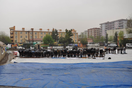 Yağmur altında 'sivil cuma' 7