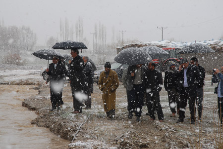 Yüksekova ve köylerde sel 17