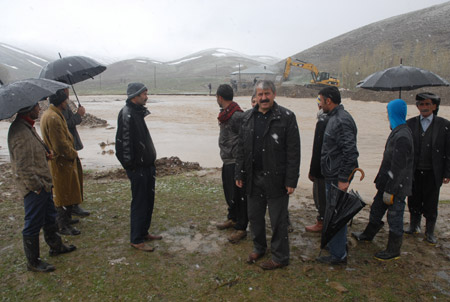 Yüksekova ve köylerde sel 21