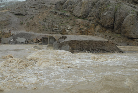 Yüksekova ve köylerde sel 24