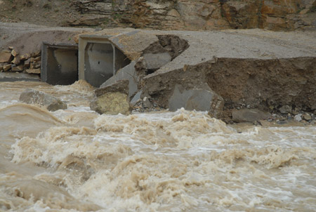 Yüksekova ve köylerde sel 26