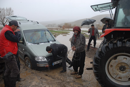 Yüksekova ve köylerde sel 4