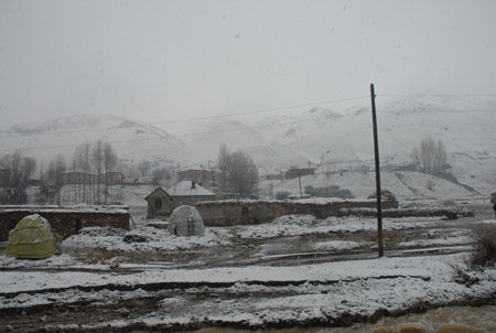 Yüksekova ve köylerde sel 45