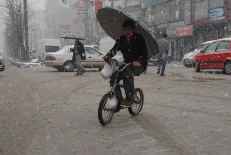 Yüksekova ve köylerde sel 49