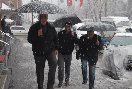 Yüksekova ve köylerde sel 50