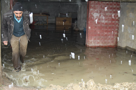 Yüksekova ve köylerde sel 51