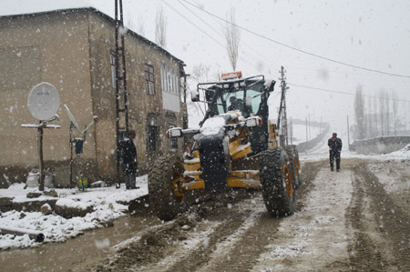 Yüksekova ve köylerde sel 53