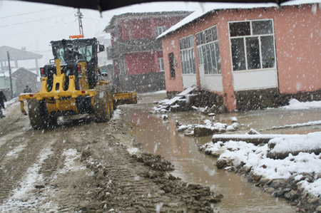 Yüksekova ve köylerde sel 54