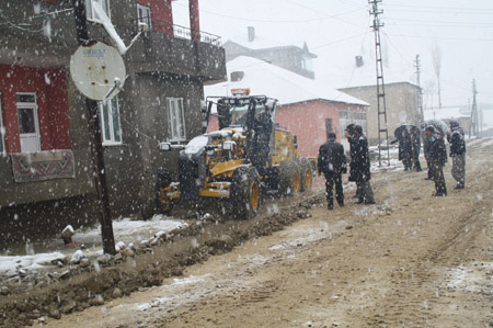 Yüksekova ve köylerde sel 55