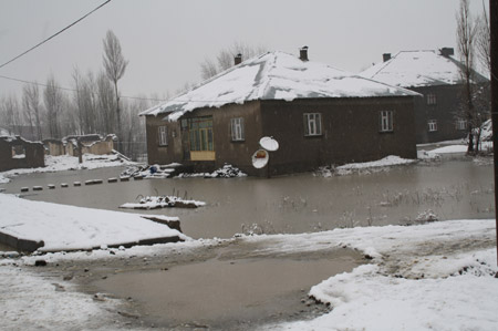 Yüksekova ve köylerde sel 57