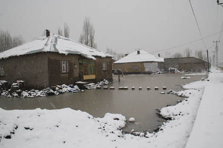 Yüksekova ve köylerde sel 59