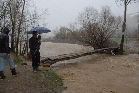 Yüksekova ve köylerde sel 6