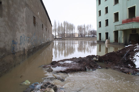 Yüksekova ve köylerde sel 63