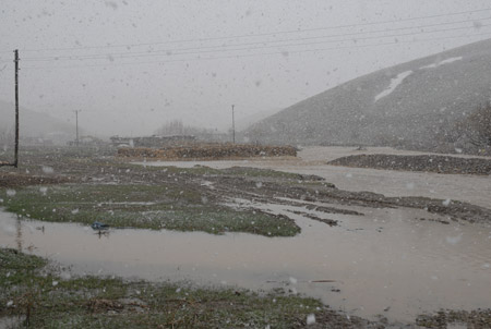 Yüksekova ve köylerde sel 7
