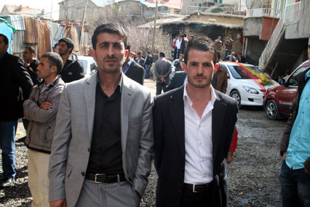 Hakkari'den değişik mahallelerde 3 ayrı düğünün fotoğrafları 2011 17
