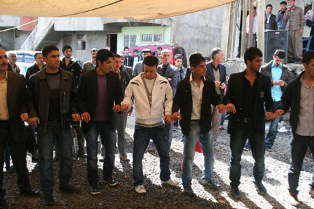 Hakkari'den değişik mahallelerde 3 ayrı düğünün fotoğrafları 2011 22