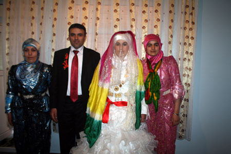 Hakkari'den değişik mahallelerde 3 ayrı düğünün fotoğrafları 2011 55
