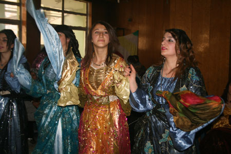 Hakkari'den değişik mahallelerde 3 ayrı düğünün fotoğrafları 2011 57