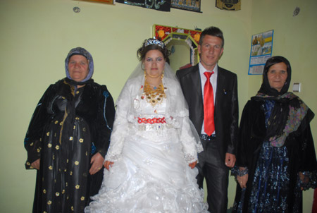 Yüksekova Düğünlerinden fotoğraflar - 09-05-2011 38