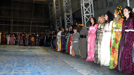 Yüksekova Düğünlerinden fotoğraflar (1 Kasım 2009) 34