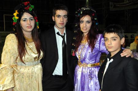 Yüksekova Düğünlerinden fotoğraflar (1 Kasım 2009) 39