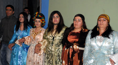 Yüksekova Düğünlerinden fotoğraflar (1 Kasım 2009) 45