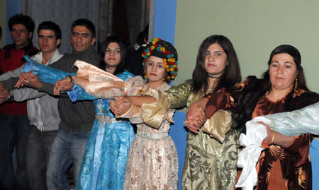 Yüksekova Düğünlerinden fotoğraflar (1 Kasım 2009) 47