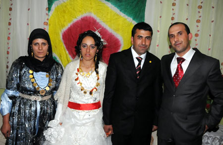 Yüksekova Düğünlerinden fotoğraflar (1 Kasım 2009) 48