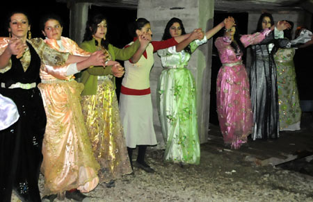 Yüksekova Düğünlerinden fotoğraflar (1 Kasım 2009) 49