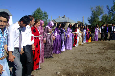 Yüksekova Düğünlerinden fotoğraflar (1 Kasım 2009) 55