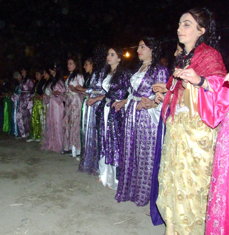Yüksekova Düğünlerinden fotoğraflar (1 Kasım 2009) 58