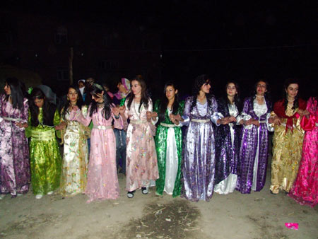 Yüksekova Düğünlerinden fotoğraflar (1 Kasım 2009) 60