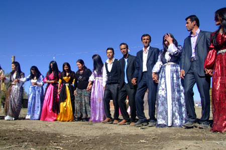 Yüksekova Düğünlerinden fotoğraflar (1 Kasım 2009) 64