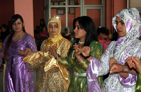 Yüksekova düğünleri - Foto - (8 Kasım 2009) 14