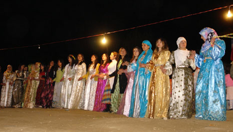 Yüksekova düğünleri - Foto - (8 Kasım 2009) 15