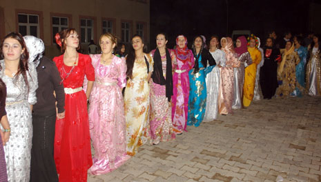 Yüksekova düğünleri - Foto - (8 Kasım 2009) 16